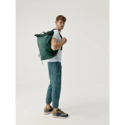 Born Living Yoga Sac à Dos De Style Sportif Avec Compartiment Pour Ordinateur Portable -Échappée Nature sac a dos de style sportif avec compartiment pour ordinateur portable 2