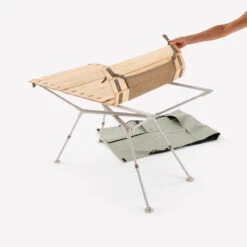 Quechua TABLE DE CAMPING COMPACTE 4/6 PERSONNES - PLATEAU BOIS - POCHE DE RANGEMENT 17 Quechua TABLE DE CAMPING COMPACTE 4/6 PERSONNES - PLATEAU BOIS - POCHE DE RANGEMENT -Échappée Nature table de camping compacte 46 personnes plateau bois poche de rangement 7